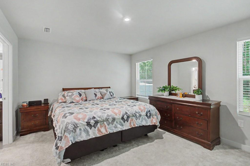 Photo 17 of 32 residential for sale in Gloucester County virginia