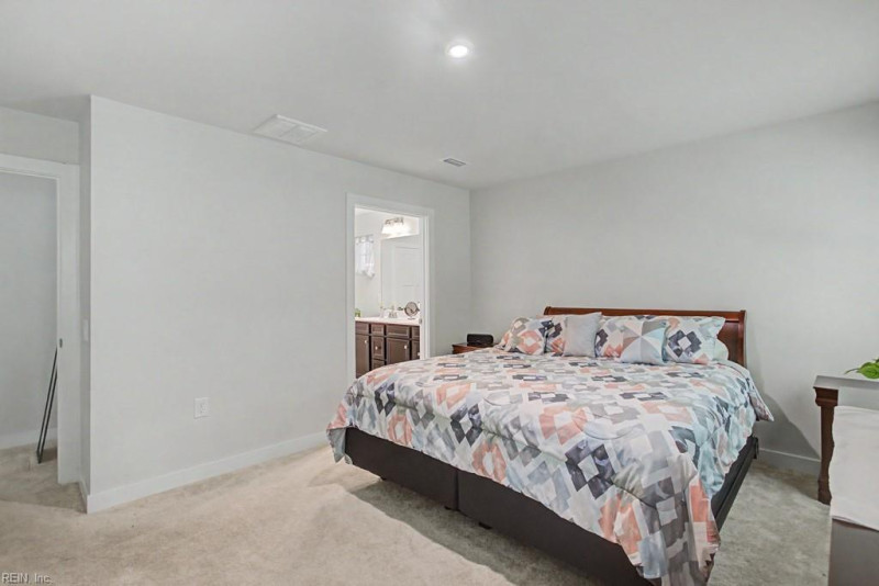 Photo 18 of 32 residential for sale in Gloucester County virginia