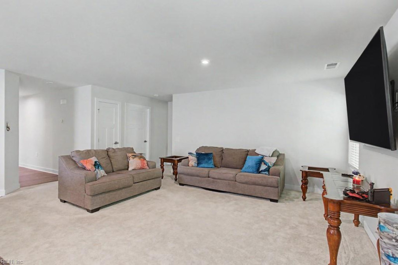 Photo 6 of 32 residential for sale in Gloucester County virginia