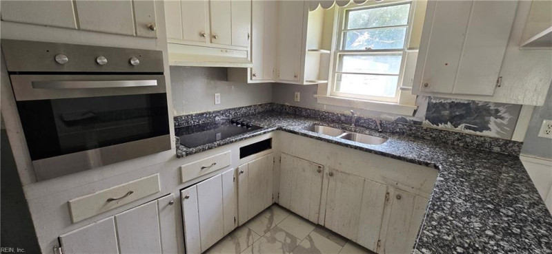 Photo 5 of 28 residential for sale in Portsmouth virginia