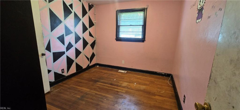 Photo 8 of 28 residential for sale in Portsmouth virginia