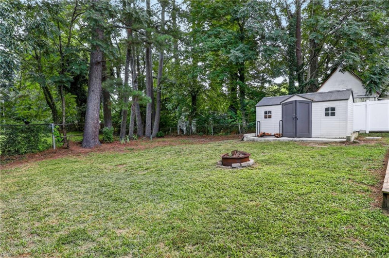Photo 12 of 37 residential for sale in Suffolk virginia