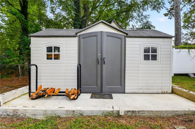 Photo 31 of 37 residential for sale in Suffolk virginia