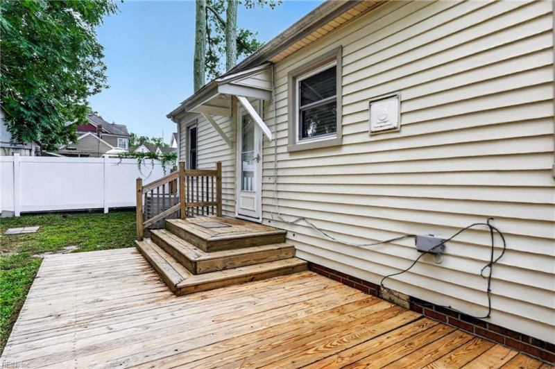 Photo 8 of 37 residential for sale in Suffolk virginia