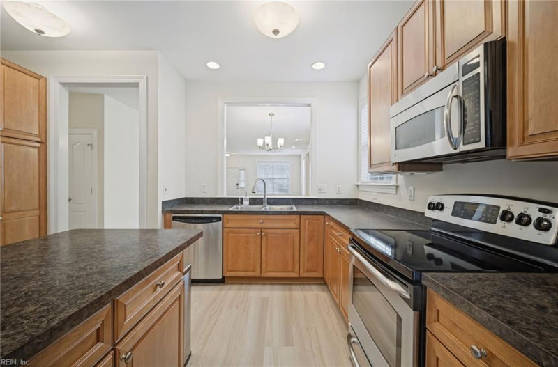 Photo 12 of 50 residential for sale in Chesapeake virginia