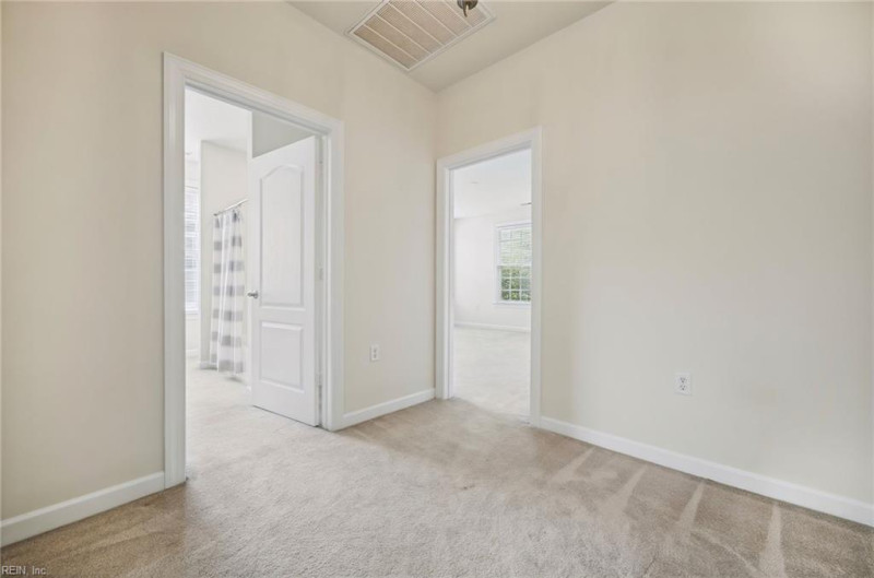 Photo 16 of 50 residential for sale in Chesapeake virginia