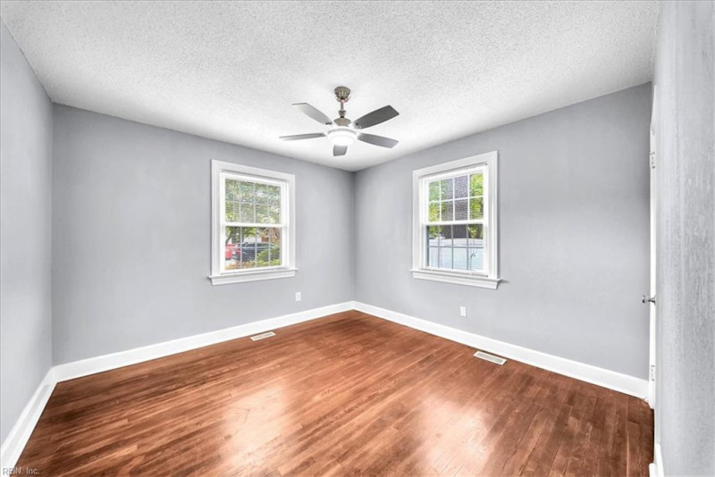 Photo 17 of 43 residential for sale in Chesapeake virginia Photo 17 of 43 residential for sale in Chesapeake virginia