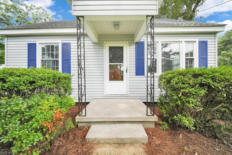 Photo 4 of 43 residential for sale in Chesapeake virginia Photo 4 of 43 residential for sale in Chesapeake virginia