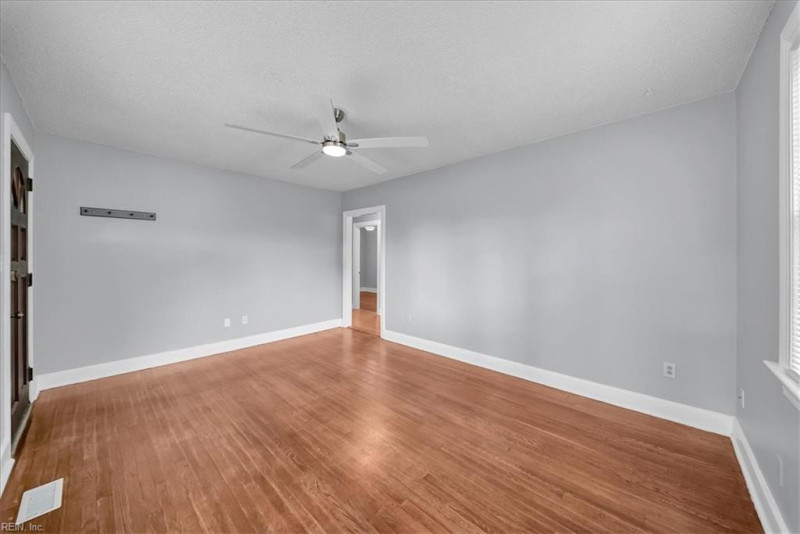 Photo 8 of 43 residential for sale in Chesapeake virginia Photo 8 of 43 residential for sale in Chesapeake virginia