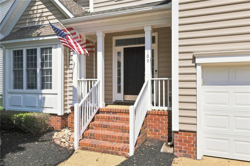 Photo 4 of 50 residential for sale in York County virginia