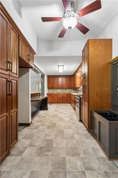 Photo 10 of 32 residential for sale in Newport News virginia