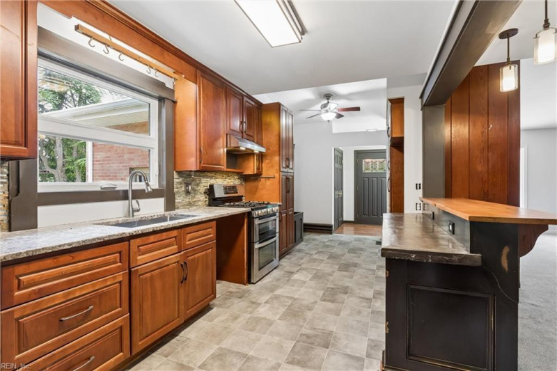 Photo 11 of 32 residential for sale in Newport News virginia