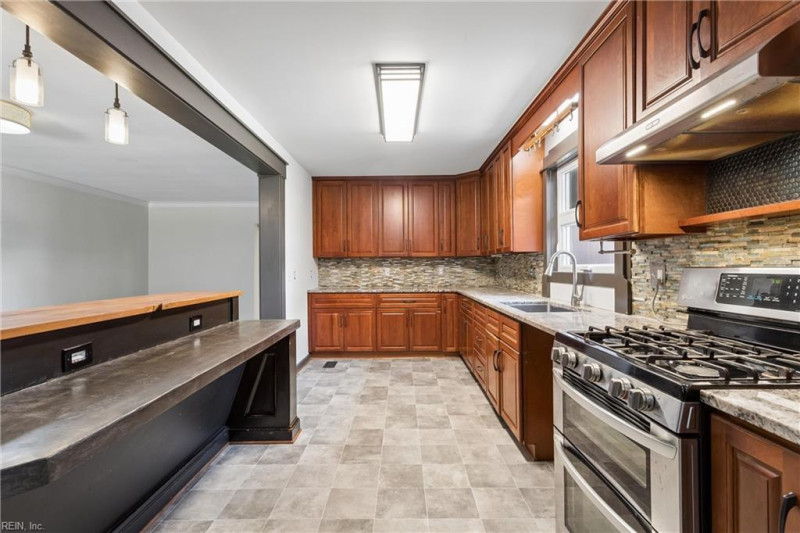 Photo 12 of 32 residential for sale in Newport News virginia