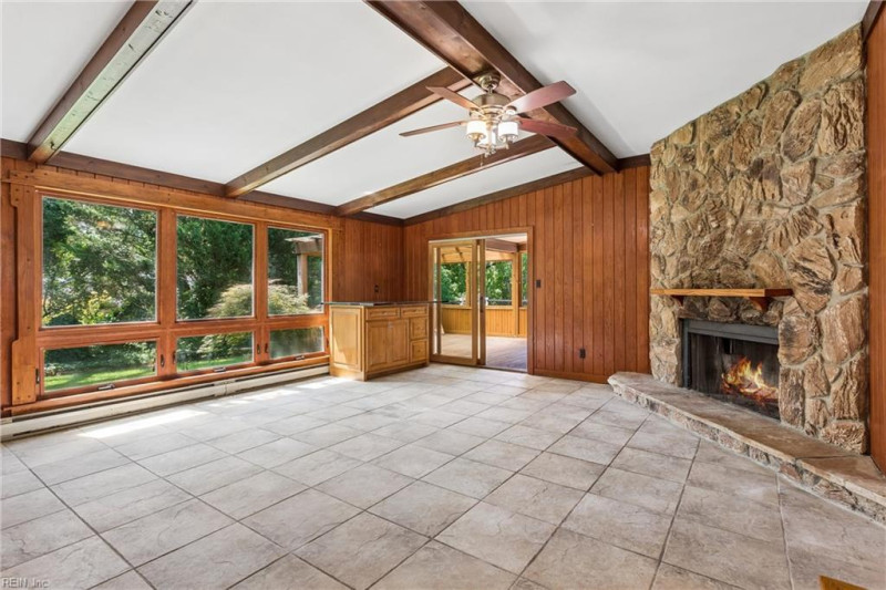 Photo 3 of 32 residential for sale in Newport News virginia