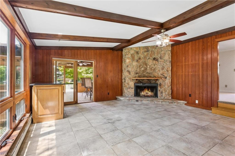 Photo 4 of 32 residential for sale in Newport News virginia