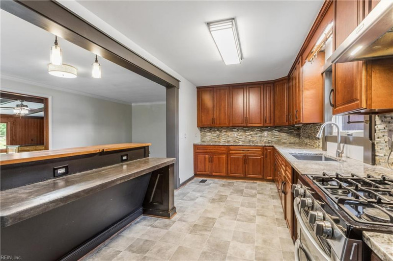 Photo 8 of 32 residential for sale in Newport News virginia