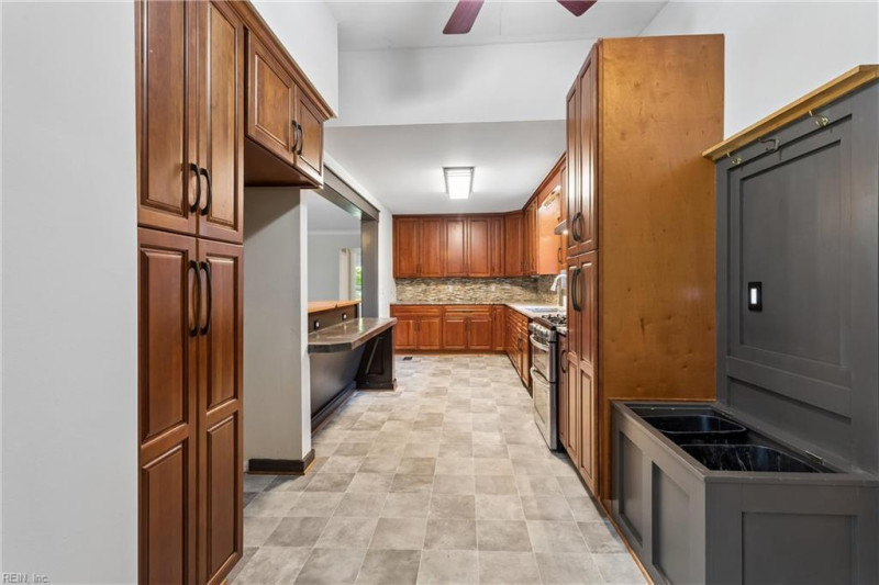 Photo 9 of 32 residential for sale in Newport News virginia