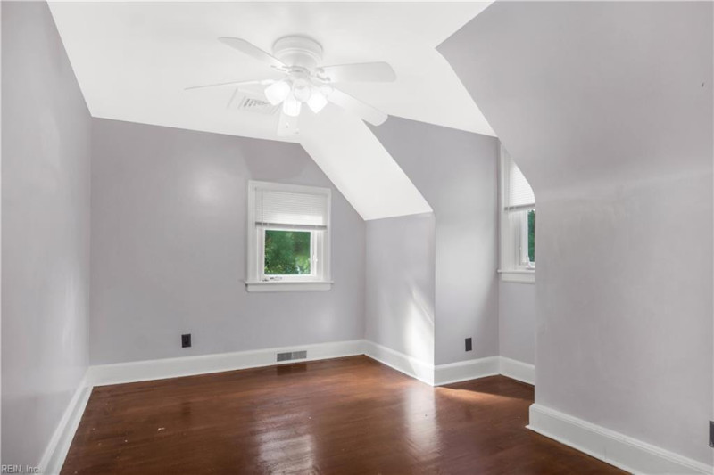 Photo 10 of 34 residential for sale in Portsmouth virginia