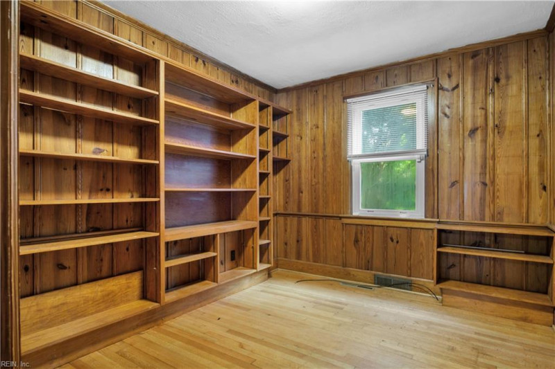 Photo 12 of 34 residential for sale in Portsmouth virginia