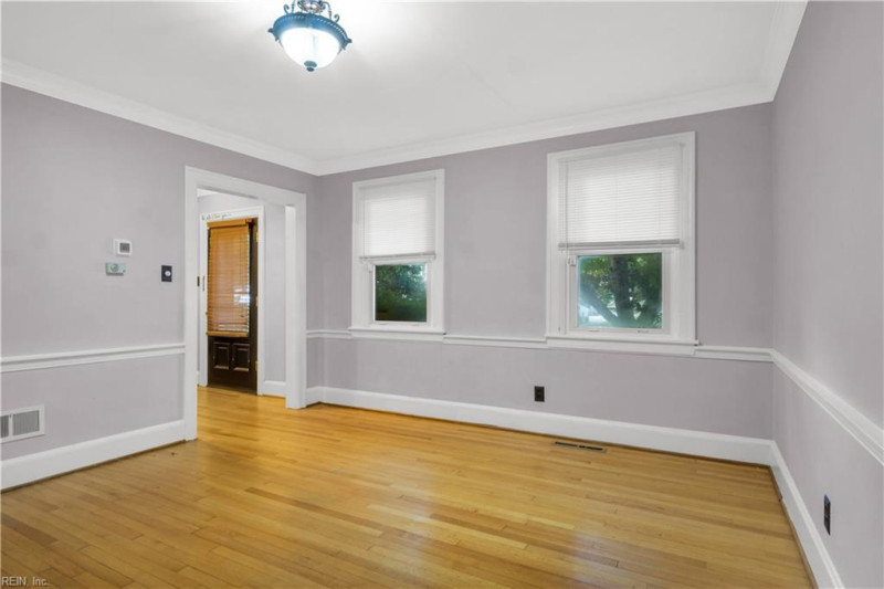 Photo 13 of 34 residential for sale in Portsmouth virginia
