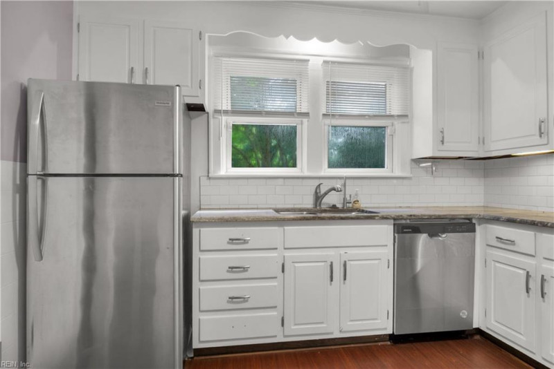 Photo 15 of 34 residential for sale in Portsmouth virginia