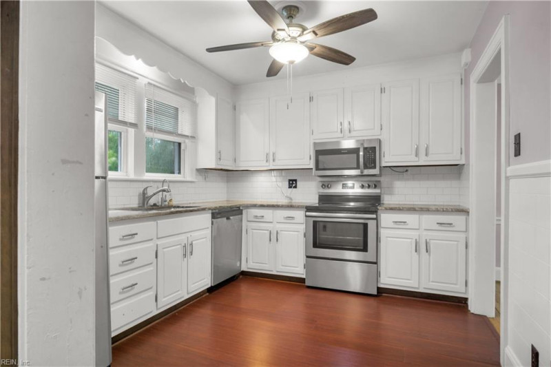 Photo 18 of 34 residential for sale in Portsmouth virginia