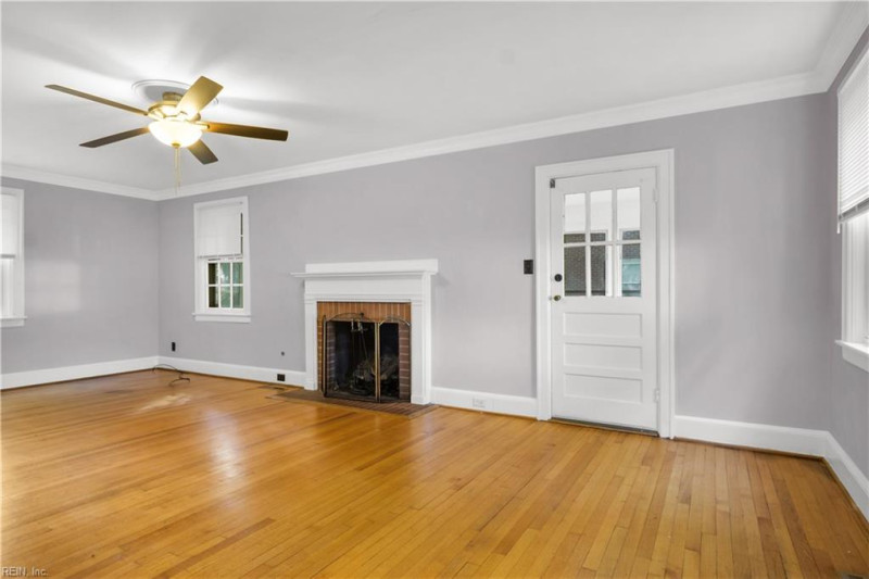Photo 19 of 34 residential for sale in Portsmouth virginia