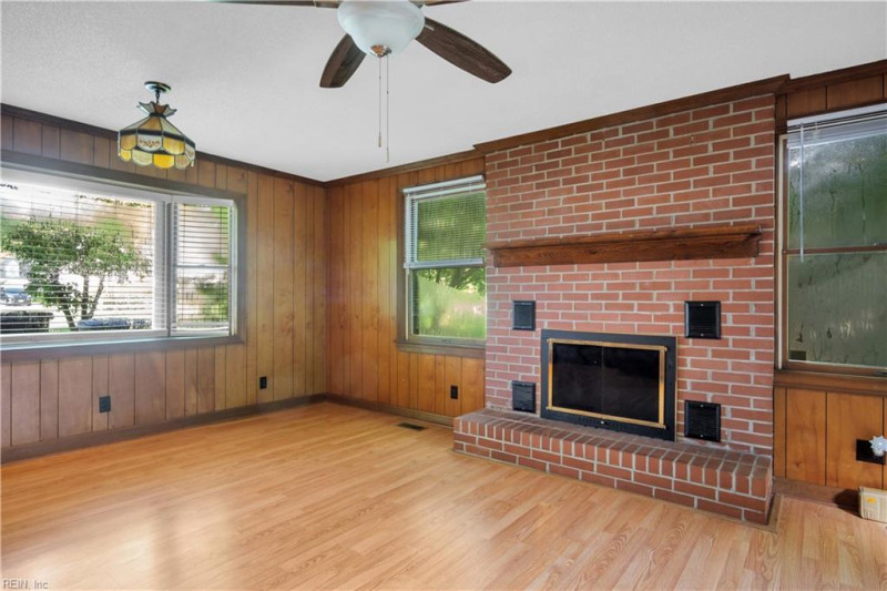 Photo 21 of 34 residential for sale in Portsmouth virginia