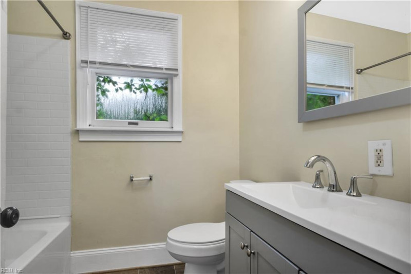 Photo 27 of 34 residential for sale in Portsmouth virginia