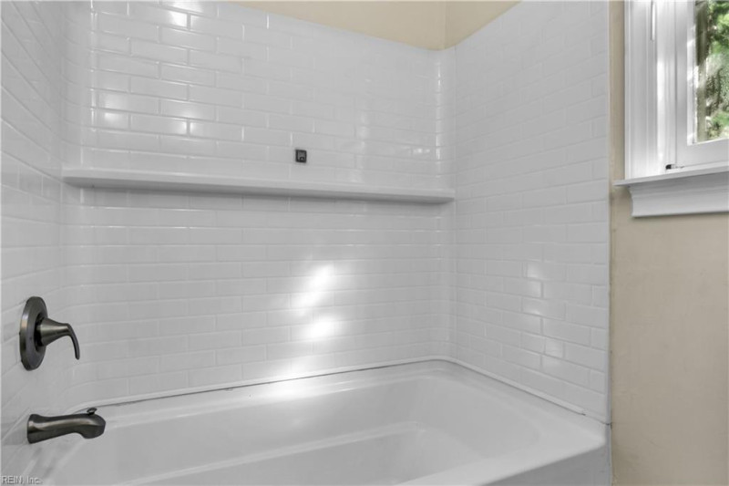 Photo 28 of 34 residential for sale in Portsmouth virginia