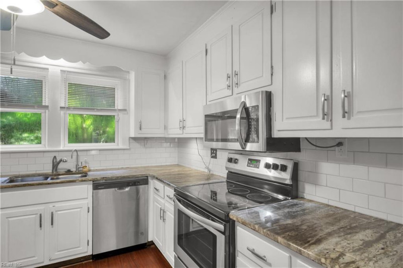 Photo 5 of 34 residential for sale in Portsmouth virginia