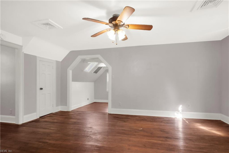 Photo 8 of 34 residential for sale in Portsmouth virginia