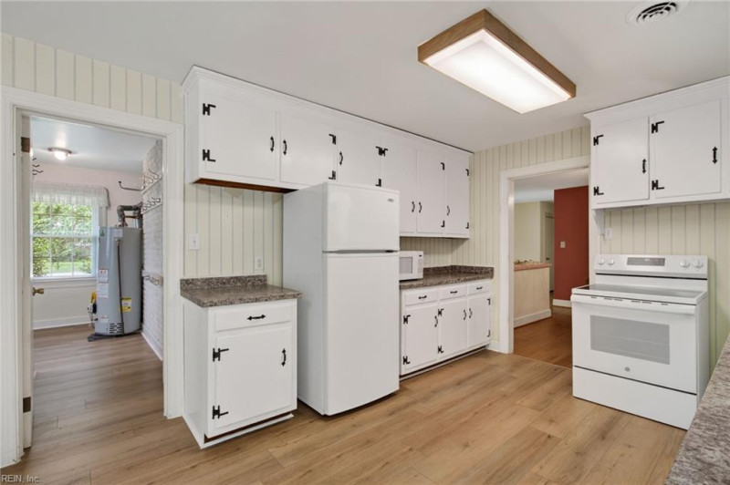 Photo 12 of 31 residential for sale in Newport News virginia