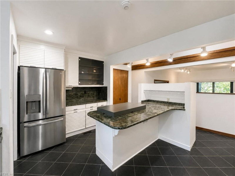 Photo 10 of 50 residential for sale in Gloucester County virginia