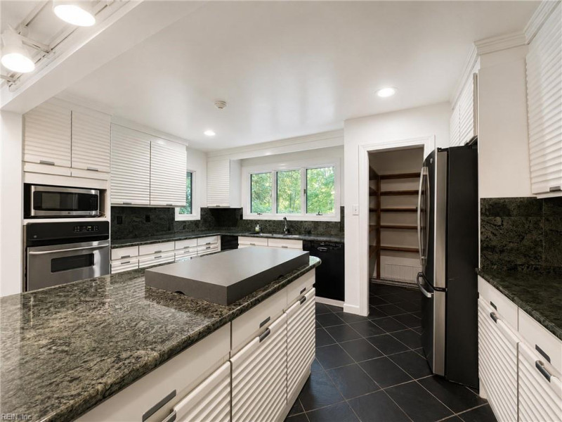 Photo 11 of 50 residential for sale in Gloucester County virginia