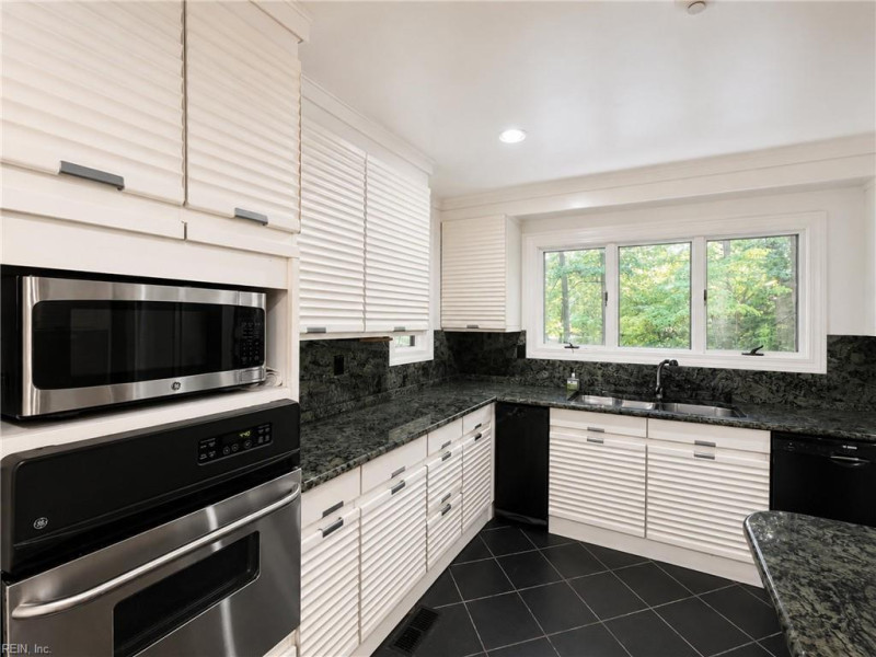 Photo 12 of 50 residential for sale in Gloucester County virginia