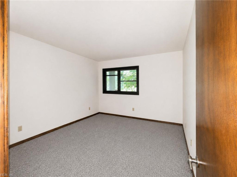 Photo 31 of 50 residential for sale in Gloucester County virginia