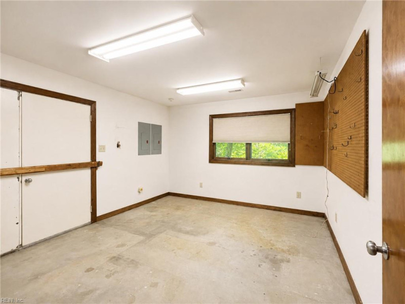 Photo 35 of 50 residential for sale in Gloucester County virginia