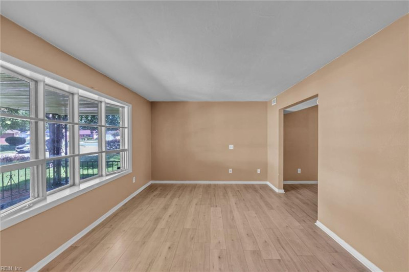 Photo 10 of 49 residential for sale in Chesapeake virginia