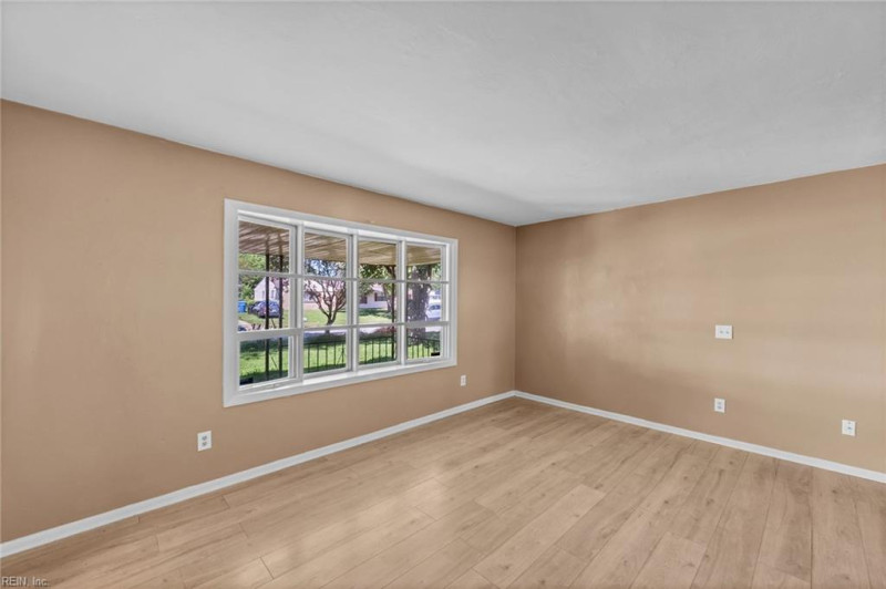 Photo 12 of 49 residential for sale in Chesapeake virginia