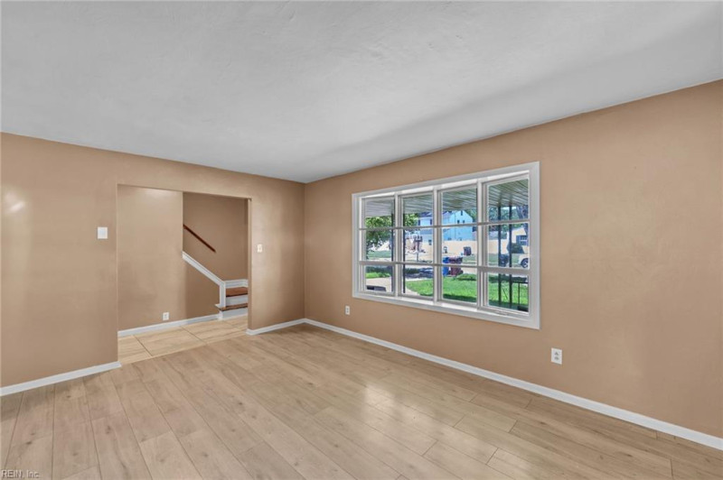 Photo 13 of 49 residential for sale in Chesapeake virginia