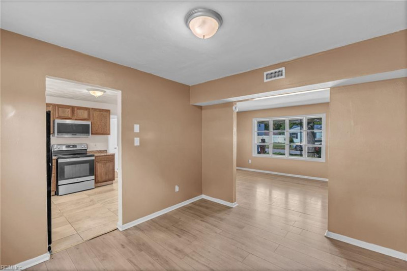 Photo 16 of 49 residential for sale in Chesapeake virginia