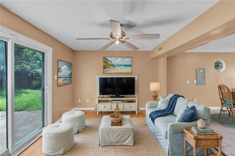Photo 18 of 49 residential for sale in Chesapeake virginia