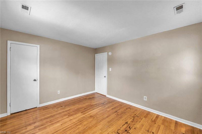 Photo 26 of 49 residential for sale in Chesapeake virginia