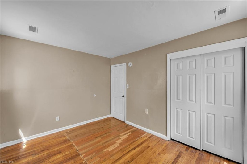Photo 32 of 49 residential for sale in Chesapeake virginia