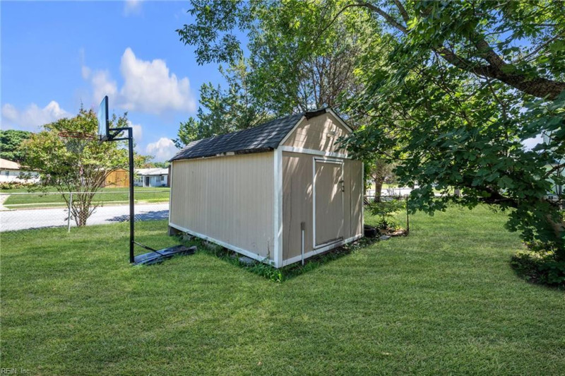 Photo 7 of 49 residential for sale in Chesapeake virginia
