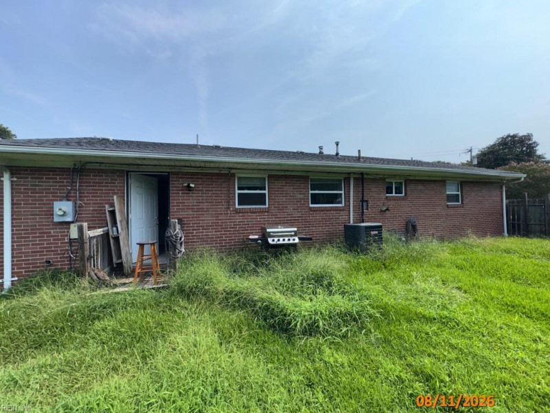 Photo 2 of 12 residential for sale in Chesapeake virginia
