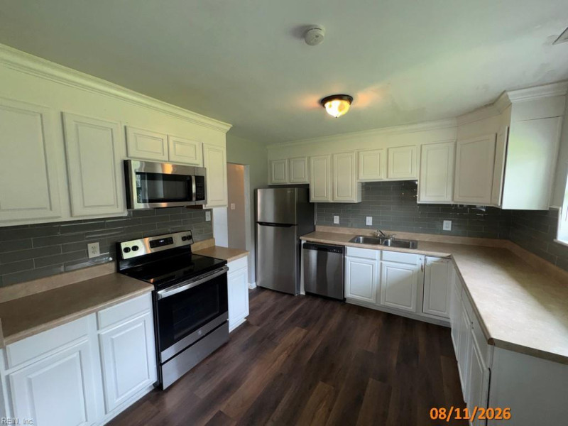 Photo 5 of 12 residential for sale in Chesapeake virginia