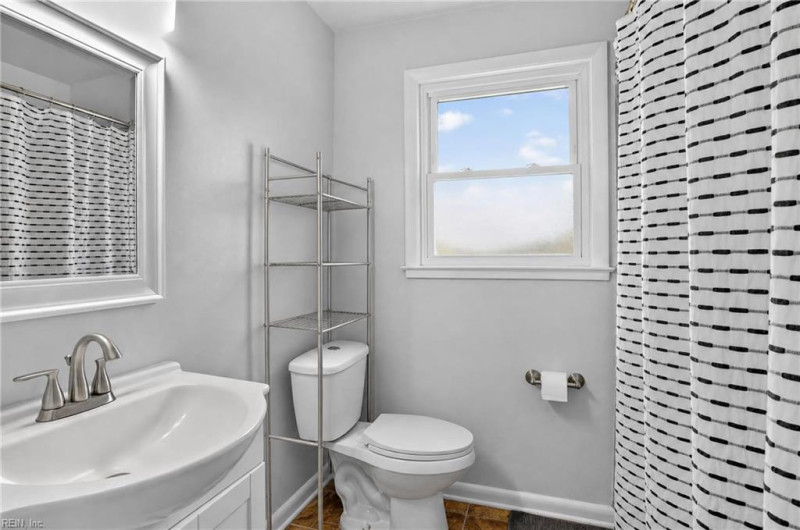 Photo 19 of 26 residential for sale in Portsmouth virginia