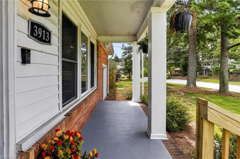 Photo 3 of 26 residential for sale in Portsmouth virginia